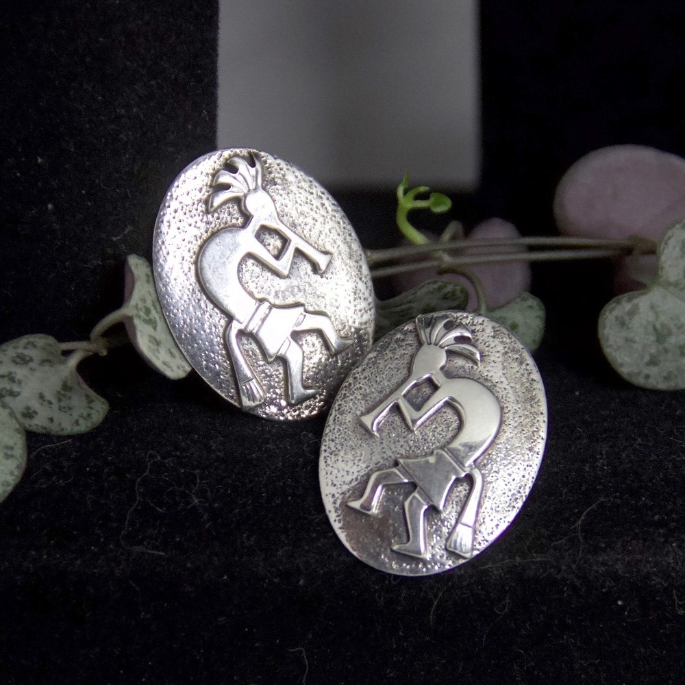 Vintage 70s Native American Sterling Silver Kokopelli Oval Stud Earrings